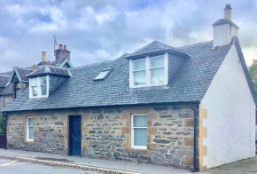 Cute and Cosy 4-Bed Cottage in Newtonmore, Newtonmore